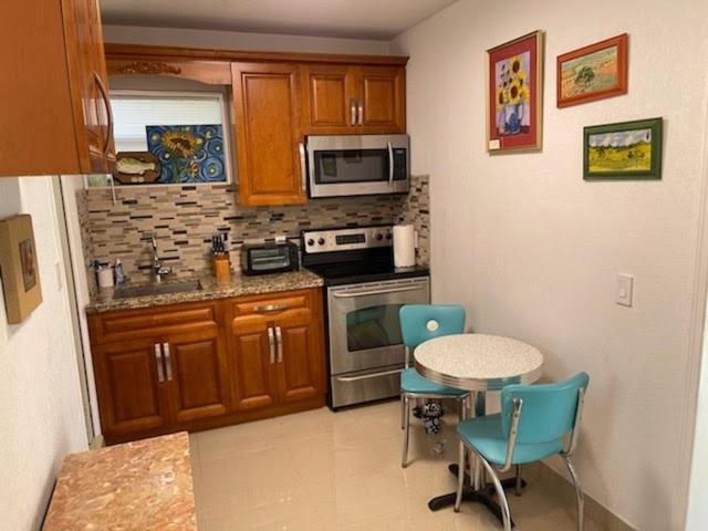 Rim Canal Cottage 'Yellow House' With Canal Views & Boat Dock Cottage โอคีโชบี ภายนอก รูปภาพ
